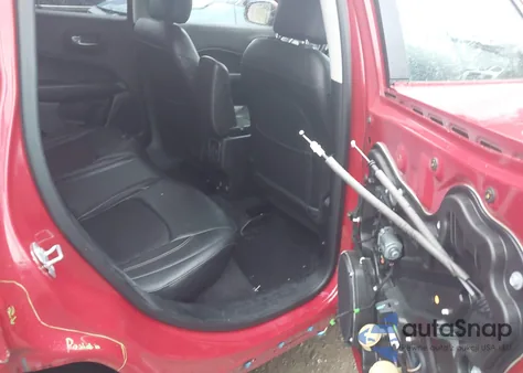 2018 Jeep Compass Latitude 4X4 from USA, damaged, VIN 3C4NJDBB5JT222174